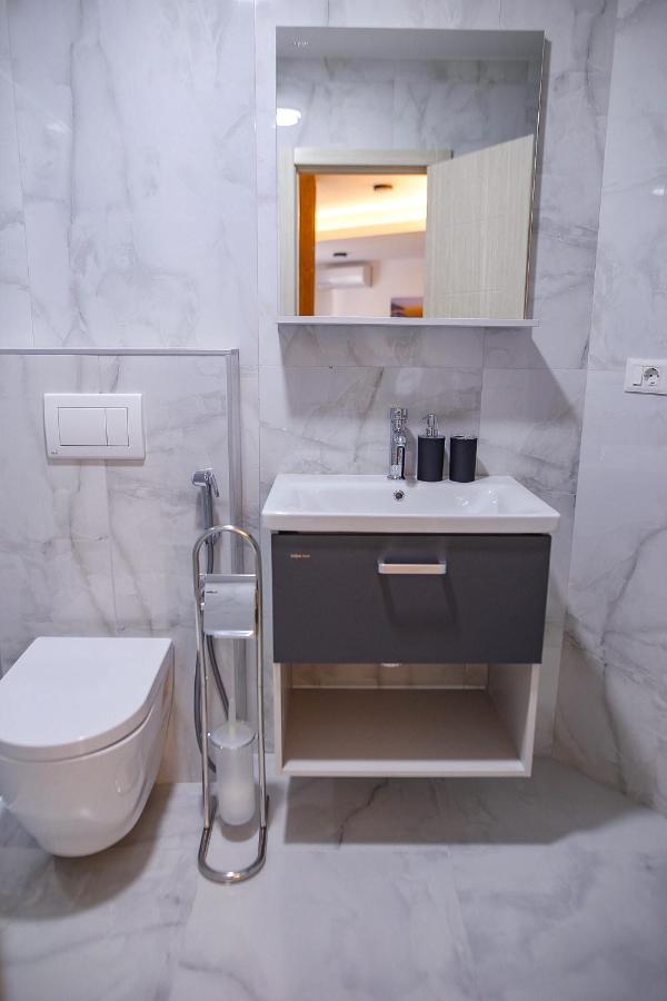 Allure Apartments Улцин Екстериор снимка
